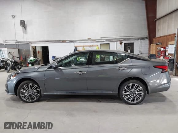 ✅ 2025 Nissan Altima SL • VIN: 1N4BL4EW5SN318423 • Lot: 43275045. Listed on IAAI with 765 mi. Free auction sales archive from the USA and detailed vehicle history report at DreamBid. Image 15.