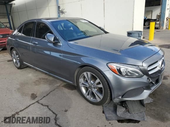 ✅ 2018 Mercedes-Benz C 300 • VIN: WDDWF4JB9JR414784 • Lot: 87040825. Wystawiony na Copart z przebiegiem 110 424 mil. Bezpłatny archiwum sprzedaży aukcyjnych z USA i szczegółowy raport historii pojazdu na DreamBid. Zdjęcie 4.