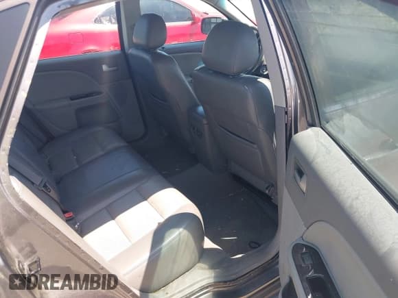 ✅ 2005 Mercury Montego Premier • VIN: 1MEHM42175G618756 • Lot: 42508930. Wystawiony na IAAI z przebiegiem 204 336 mil. Bezpłatny archiwum sprzedaży aukcyjnych z USA i szczegółowy raport historii pojazdu na DreamBid. Zdjęcie 8.