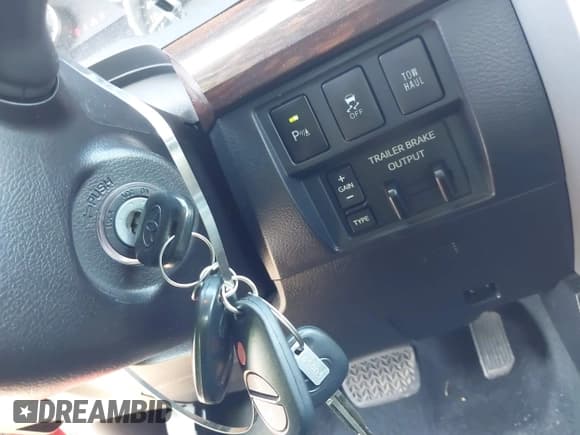 ✅ 2017 Toyota Tundra Limited • VIN: 5TFHW5F15HX632817 • Lot: 42553213. Listed on IAAI with 102,942 mi. Free auction sales archive from the USA and detailed vehicle history report at DreamBid. Image 11.