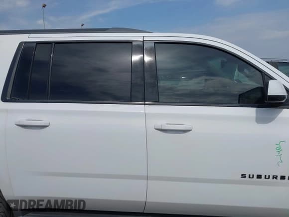 ✅ 2015 Chevrolet Suburban LT • VIN: 1GNSCJKCXFR700715 • Lot: 42748716. Wystawiony na IAAI z przebiegiem 169 082 mil. Bezpłatny archiwum sprzedaży aukcyjnych z USA i szczegółowy raport historii pojazdu na DreamBid. Zdjęcie 14.