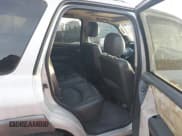 ✅ 2004 Mazda Tribute ES • VIN: 4F2CZ96124KM17105 • Lot: 43646923. Wystawiony na IAAI z przebiegiem 172 863 mil. Bezpłatny archiwum sprzedaży aukcyjnych z USA i szczegółowy raport historii pojazdu na DreamBid. Zdjęcie 8.