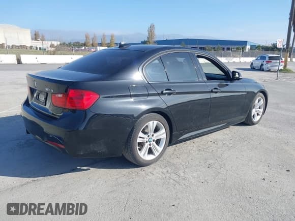 ✅ 2013 BMW 3 Series 328i • VIN: WBA3C1C52DF435345 • Лот: 43836345. Опубликован ранее на IAAI с пробегом 83 995 миль. Бесплатный доступ к архиву аукционных продаж из США и подробный отчёт об истории автомобиля на DreamBid. Изображение 4.