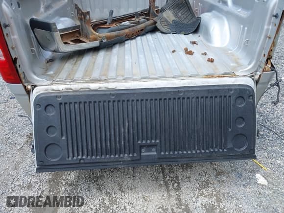 ✅ 2010 Chevrolet Silverado 1500 • VIN: 1GCYKTE22AZ298556 • Lot: 42663885. Wystawiony na IAAI z przebiegiem 189 643 mil. Bezpłatny archiwum sprzedaży aukcyjnych z USA i szczegółowy raport historii pojazdu na DreamBid. Zdjęcie 21.