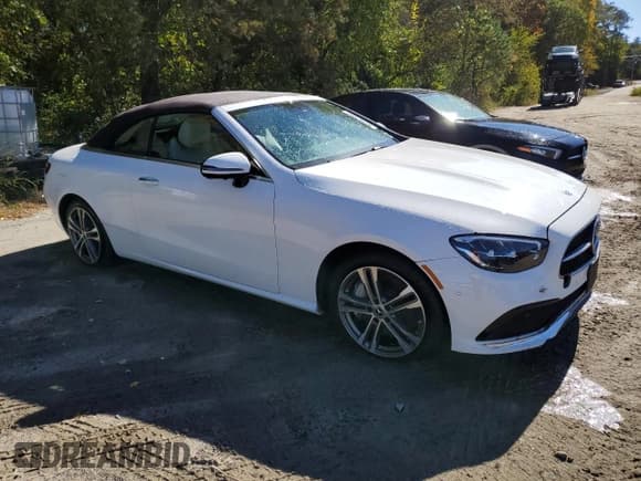 ✅ 2023 Mercedes-Benz E 450 • VIN: W1K1K5KB3PF208199 • Lot: 85507085. Wystawiony na Copart z przebiegiem 15 210 mil. Bezpłatny archiwum sprzedaży aukcyjnych z USA i szczegółowy raport historii pojazdu na DreamBid. Zdjęcie 4.