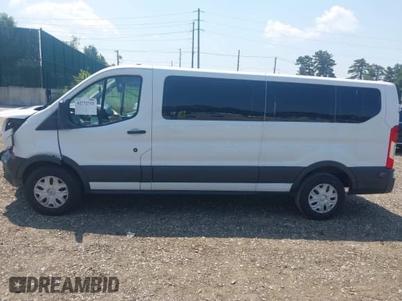 ✅ 2017 Ford Transit XL • VIN: 1FBZX2YM8HKB17769 • Lot: 42772712. Wystawiony na IAAI z przebiegiem 55 709 mil. Bezpłatny archiwum sprzedaży aukcyjnych z USA i szczegółowy raport historii pojazdu na DreamBid. Zdjęcie 14.
