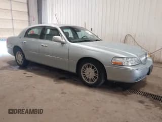 ✅ 2007 Lincoln Town Car Signature Limited • VIN: 1LNHM82V87Y609259 • Лот: 42845530. Опубликован ранее на IAAI с пробегом 88 589 миль. Бесплатный доступ к архиву аукционных продаж из США и подробный отчёт об истории автомобиля на DreamBid. Изображение 1.