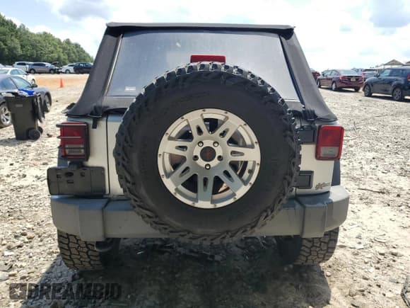 ✅ 2009 Jeep Wrangler Unlimited X • VIN: 1J4GA391X9L786887 • Lot: 70853675. Wystawiony na Copart z przebiegiem 130 403 mil. Bezpłatny archiwum sprzedaży aukcyjnych z USA i szczegółowy raport historii pojazdu na DreamBid. Zdjęcie 6.