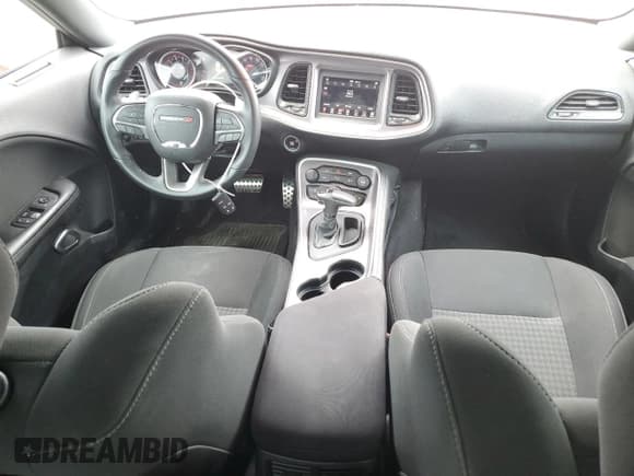 ✅ 2019 Dodge Challenger R/T • VIN: 2C3CDZBT1KH557161 • Lot: 57725704. Wystawiony na Copart z przebiegiem 46 783 mil. Bezpłatny archiwum sprzedaży aukcyjnych z USA i szczegółowy raport historii pojazdu na DreamBid. Zdjęcie 8.