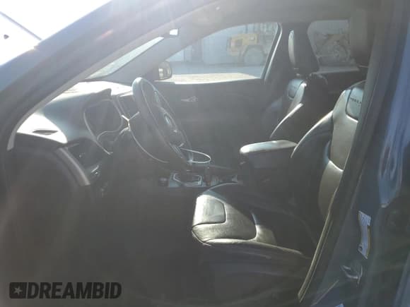 ✅ 2014 Jeep Cherokee Trailhawk • VIN: 1C4PJMBS5EW163278 • Lot: 93618155. Wystawiony na Copart z przebiegiem 145 412 mil. Bezpłatny archiwum sprzedaży aukcyjnych z USA i szczegółowy raport historii pojazdu na DreamBid. Zdjęcie 7.