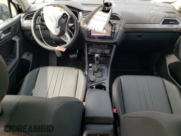 ✅ 2024 Volkswagen Tiguan Wolfsburg Edition • VIN: 3VVAB7AX2RM228919 • Lot: 62903595. Wystawiony na Copart z przebiegiem 6 689 mil. Bezpłatny archiwum sprzedaży aukcyjnych z USA i szczegółowy raport historii pojazdu na DreamBid. Zdjęcie 8.