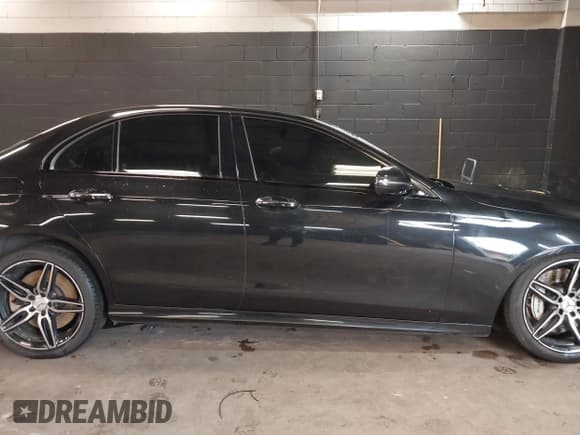 ✅ 2019 Mercedes-Benz E 53 AMG • VIN: WDDZF6BB6KA617963 • Lot: 41594448. Listed on IAAI with 86,359 mi. Free auction sales archive from the USA and detailed vehicle history report at DreamBid. Image 13.