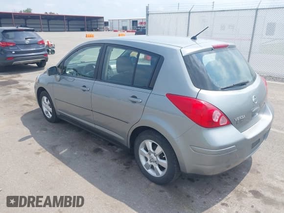 ✅ 2008 Nissan Versa SL • VIN: 3N1BC13E18L445667 • Lot: 43020085. Listed on IAAI with 111,472 mi. Free auction sales archive from the USA and detailed vehicle history report at DreamBid. Image 3.