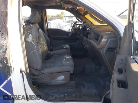 ✅ 2024 Ford F-150 XL • VIN: 1FTMF1KP9RKE76670 • Lot: 43093469. Wystawiony na IAAI z przebiegiem Nie podano. Bezpłatny archiwum sprzedaży aukcyjnych z USA i szczegółowy raport historii pojazdu na DreamBid. Zdjęcie 5.