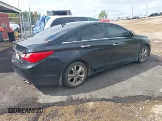 ✅ 2011 Hyundai Sonata SE • VIN: 5NPEC4AB8BH300993 • Lot: 43532728. Listed on IAAI with 272,332 mi. Free auction sales archive from the USA and detailed vehicle history report at DreamBid. Image 4.