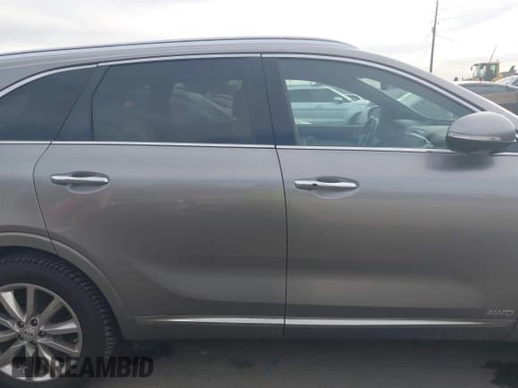 ✅ 2017 Kia Sorento SX • VIN: 5XYPKDA59HG304752 • Lot: 40931971. Listed on IAAI with 143,211 mi. Free auction sales archive from the USA and detailed vehicle history report at DreamBid. Image 14.