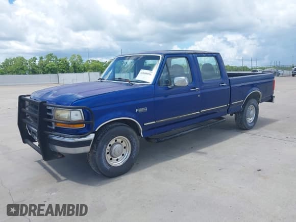 ✅ 1997 Ford F-250 • VIN: 1FTHW25F3VEC11651 • Lot: 42608096. Wystawiony na IAAI z przebiegiem Nie podano. Bezpłatny archiwum sprzedaży aukcyjnych z USA i szczegółowy raport historii pojazdu na DreamBid. Zdjęcie 2.
