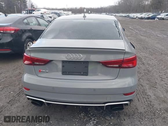 ✅ 2017 Audi RS 3 • VIN: WUABWGFF8H1900164 • Lot: 41246517. Wystawiony na IAAI z przebiegiem 20 451 mil. Bezpłatny archiwum sprzedaży aukcyjnych z USA i szczegółowy raport historii pojazdu na DreamBid. Zdjęcie 16.