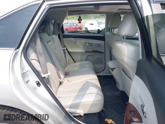 ✅ 2010 Toyota Venza • VIN: 4T3BK3BB1AU039776 • Lot: 42903491. Listed on IAAI with 215,377 mi. Free auction sales archive from the USA and detailed vehicle history report at DreamBid. Image 8.