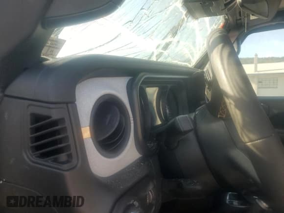 ✅ 2024 Jeep Wrangler Sport S • VIN: 1C4PJXDN4RW299593 • Lot: 81295955. Wystawiony na Copart z przebiegiem Nie podano. Bezpłatny archiwum sprzedaży aukcyjnych z USA i szczegółowy raport historii pojazdu na DreamBid. Zdjęcie 9.