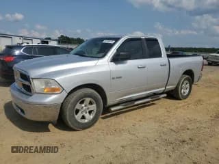 ✅ 2009 Dodge 1500 SLT • VIN: 1D3HB18P79S798400 • Lot: 59759615. Wystawiony na Copart z przebiegiem 179 841 mil. Bezpłatny archiwum sprzedaży aukcyjnych z USA i szczegółowy raport historii pojazdu na DreamBid. Zdjęcie 1.