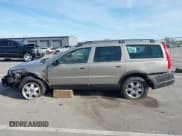 ✅ 2004 Volvo V70 XC Cross Country • VIN: YV1SZ59H241140095 • Lot: 43687381. Listed on IAAI with 182,258 mi. Free auction sales archive from the USA and detailed vehicle history report at DreamBid. Image 14.
