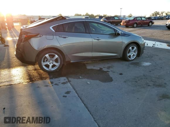 ✅ 2017 Chevrolet Volt LT • VIN: 1G1RA6S57HU113649 • Lot: 86445205. Wystawiony na Copart z przebiegiem Nie podano. Bezpłatny archiwum sprzedaży aukcyjnych z USA i szczegółowy raport historii pojazdu na DreamBid. Zdjęcie 3.