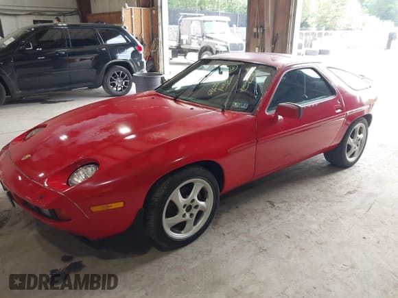 ✅ 1985 Porsche 928 • VIN: WP0JB0924FS861004 • Lot: 42580525. Wystawiony na IAAI z przebiegiem 67 650 mil. Bezpłatny archiwum sprzedaży aukcyjnych z USA i szczegółowy raport historii pojazdu na DreamBid. Zdjęcie 2.