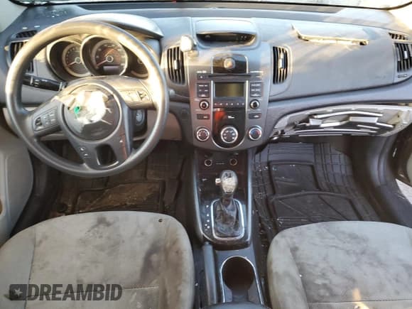 ✅ 2013 Kia Forte EX • VIN: KNAFU4A21D5721469 • Lot: 90328205. Wystawiony na Copart z przebiegiem 185 072 mil. Bezpłatny archiwum sprzedaży aukcyjnych z USA i szczegółowy raport historii pojazdu na DreamBid. Zdjęcie 8.