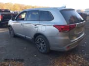 ✅ 2018 Mitsubishi Outlander ES • VIN: JA4AD2A31JJ000284 • Lot: 43637179. Listed on IAAI with 226,729 mi. Free auction sales archive from the USA and detailed vehicle history report at DreamBid. Image 3.