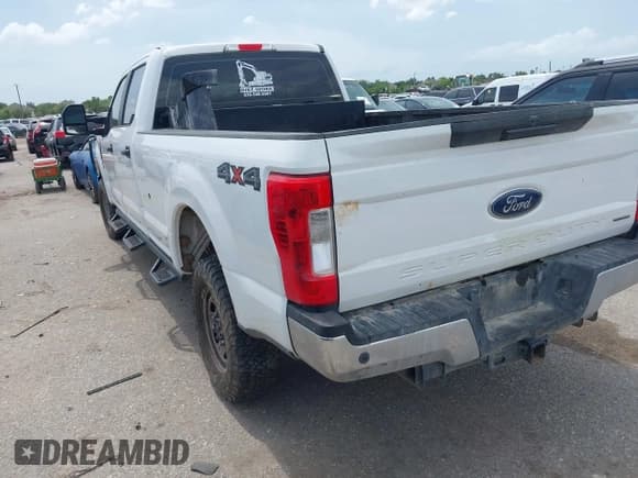 ✅ 2018 Ford F-250 XL • VIN: 1FT7W2B60JEC59800 • Lot: 42458664. Listed on IAAI with 198,245 mi. Free auction sales archive from the USA and detailed vehicle history report at DreamBid. Image 3.