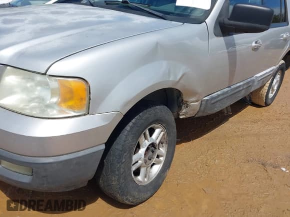 ✅ 2005 Ford Expedition Special Service • VIN: 1FMPU16515LA13255 • Lot: 42010630. Listed on IAAI with 210,101 mi. Free auction sales archive from the USA and detailed vehicle history report at DreamBid. Image 6.