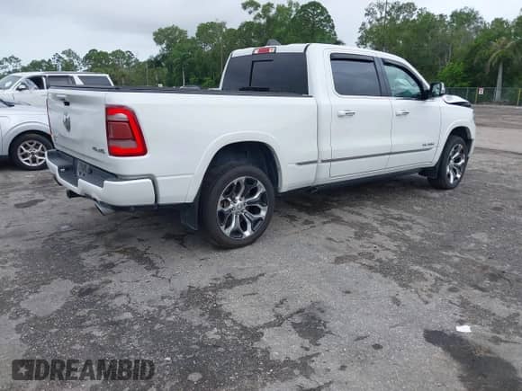 2019 Ram 1500 Limited z VIN 1C6SRFPT3KN774290, wystawiony jako IAAI lot #42413133 z przebiegiem 72 324 mil mil oraz . Historia ofert i sprzedaży dostępna na DreamBid. Obrazek 4.