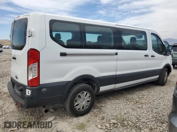 ✅ 2020 Ford Transit Passenger XL • VIN: 1FBAX2Y82LKA24237 • Lot: 68076885. Wystawiony na Copart z przebiegiem 123 866 mil. Bezpłatny archiwum sprzedaży aukcyjnych z USA i szczegółowy raport historii pojazdu na DreamBid. Zdjęcie 3.