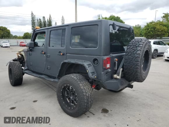 ✅ 2007 Jeep Wrangler Unlimited Sahara • VIN: 1J8GB59147L178657 • Лот: 82495545. Опубликован ранее на Copart с пробегом Не указан. Бесплатный доступ к архиву аукционных продаж из США и подробный отчёт об истории автомобиля на DreamBid. Изображение 2.