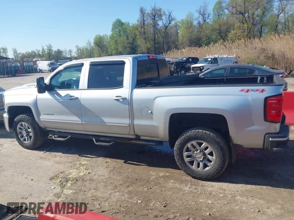 ✅ 2017 Chevrolet Silverado 2500HD LT • VIN: 1GC1KVEY7HF169306 • Lot: 41984377. Wystawiony na IAAI z przebiegiem 198 184 mil. Bezpłatny archiwum sprzedaży aukcyjnych z USA i szczegółowy raport historii pojazdu na DreamBid. Zdjęcie 14.