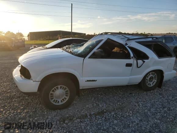 ✅ 2001 GMC Jimmy SLS Comfort/Convenience • VIN: 1GKCT18W31K181320 • Lot: 73676454. Listed on Copart with 135,419 mi. Free auction sales archive from the USA and detailed vehicle history report at DreamBid. Image 1.