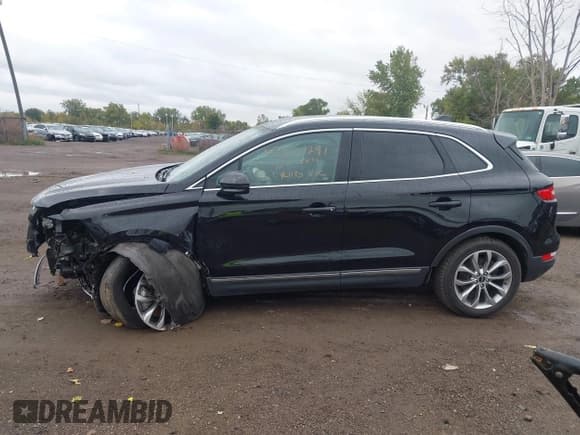 ✅ 2019 Lincoln MKC Select • VIN: 5LMCJ2C93KUL10101 • Лот: 43501291. Опубликован ранее на IAAI с пробегом 24 572 миль. Бесплатный доступ к архиву аукционных продаж из США и подробный отчёт об истории автомобиля на DreamBid. Изображение 14.