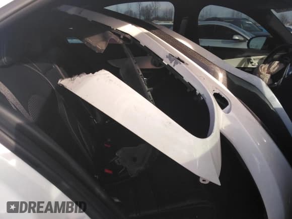 ✅ 2017 Mercedes-Benz C 63 S AMG • VIN: 55SWF8HB6HU188032 • Lot: 82704544. Wystawiony na Copart z przebiegiem 68 176 mil. Bezpłatny archiwum sprzedaży aukcyjnych z USA i szczegółowy raport historii pojazdu na DreamBid. Zdjęcie 10.