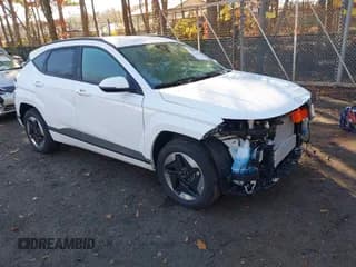 ✅ 2025 Hyundai Kona SEL • VIN: KM8HC3A61SU028539 • Лот: 43595009. Опубликован ранее на IAAI с пробегом 3 164 миль. Бесплатный доступ к архиву аукционных продаж из США и подробный отчёт об истории автомобиля на DreamBid. Изображение 1.