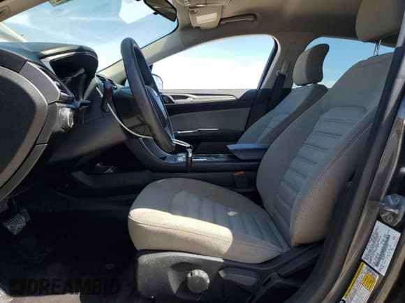 ✅ 2017 Ford Fusion S • VIN: 3FA6P0G75HR358205 • Lot: 70936755. Wystawiony na Copart z przebiegiem 104 728 mil. Bezpłatny archiwum sprzedaży aukcyjnych z USA i szczegółowy raport historii pojazdu na DreamBid. Zdjęcie 7.