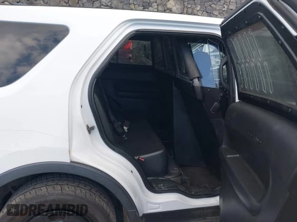 ✅ 2018 Ford Police Interceptor Utility • VIN: 1FM5K8AT7JGC75697 • Лот: 43418966. Опубликован ранее на IAAI с пробегом 64 742 миль. Бесплатный доступ к архиву аукционных продаж из США и подробный отчёт об истории автомобиля на DreamBid. Изображение 8.