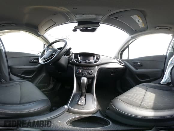 ✅ 2020 Chevrolet Trax LT • VIN: KL7CJPSB1LB344850 • Lot: 42904445. Wystawiony na IAAI z przebiegiem 14 489 mil. Bezpłatny archiwum sprzedaży aukcyjnych z USA i szczegółowy raport historii pojazdu na DreamBid. Zdjęcie 18.