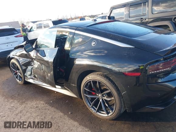 ✅ 2024 Nissan Z Performance • VIN: JN1BZ4BH5RM364352 • Lot: 43671444. Wystawiony na IAAI z przebiegiem 17 571 mil. Bezpłatny archiwum sprzedaży aukcyjnych z USA i szczegółowy raport historii pojazdu na DreamBid. Zdjęcie 14.