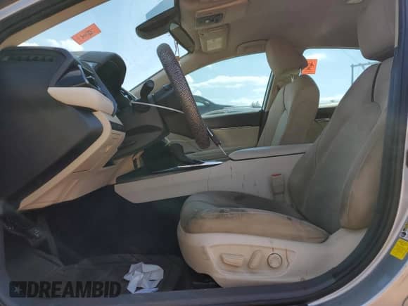 2019 Toyota Camry LE z VIN 4T1B11HK1KU820984, wystawiony jako Copart lot #71323335 z przebiegiem 93 055 mil mil oraz Szkoda całkowita • Salvage title. Historia ofert i sprzedaży dostępna na DreamBid. Obrazek 7.