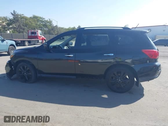 ✅ 2018 Nissan Pathfinder S • VIN: 5N1DR2MN1JC632526 • Lot: 43369149. Wystawiony na IAAI z przebiegiem 121 406 mil. Bezpłatny archiwum sprzedaży aukcyjnych z USA i szczegółowy raport historii pojazdu na DreamBid. Zdjęcie 14.