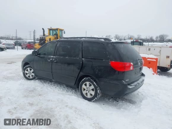 ✅ 2010 Toyota Sienna XLE Limited • VIN: 5TDYK4CC9AS311807 • Lot: 43827703. Wystawiony na IAAI z przebiegiem 234 992 mil. Bezpłatny archiwum sprzedaży aukcyjnych z USA i szczegółowy raport historii pojazdu na DreamBid. Zdjęcie 3.