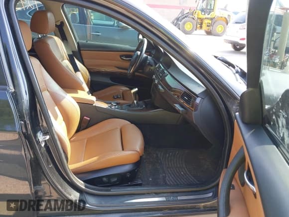 ✅ 2010 BMW 3 Series 328i xDrive • VIN: WBAPK5C50AA810542 • Lot: 42932399. Listed on IAAI with 136,815 mi. Free auction sales archive from the USA and detailed vehicle history report at DreamBid. Image 5.