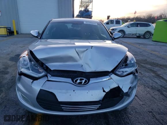 ✅ 2017 Hyundai Veloster • VIN: KMHTC6AD1HU317925 • Lot: 82590044. Wystawiony na Copart z przebiegiem 112 732 mil. Bezpłatny archiwum sprzedaży aukcyjnych z USA i szczegółowy raport historii pojazdu na DreamBid. Zdjęcie 5.