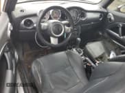 ✅ 2007 MINI Convertible • VIN: WMWRF33507TG17373 • Lot: 52818825. Wystawiony na Copart z przebiegiem 207 096 mil. Bezpłatny archiwum sprzedaży aukcyjnych z USA i szczegółowy raport historii pojazdu na DreamBid. Zdjęcie 8.